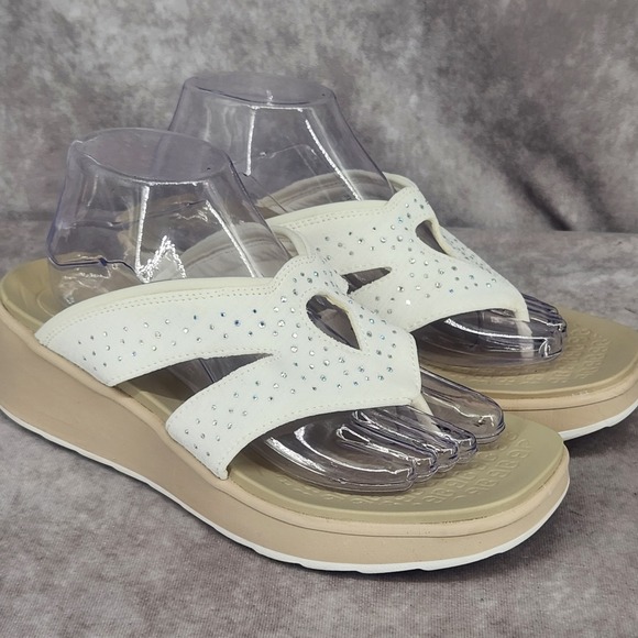 Bzees White Embellished Rhinestone Wedge Sandals Shoes Womens 10 Flip Flop Thong - Picture 4 of 8